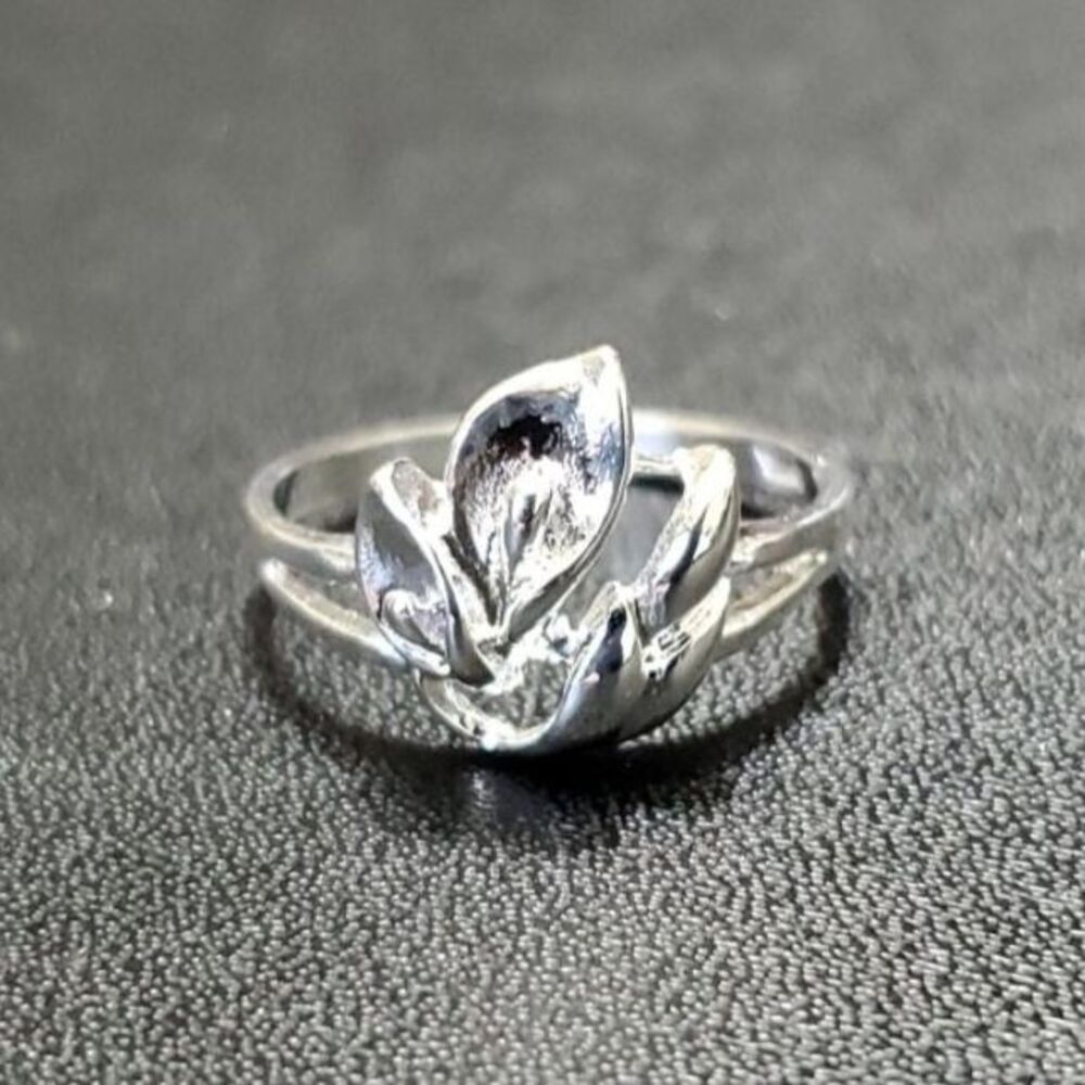 Silver plated Calla Lily ring size 7